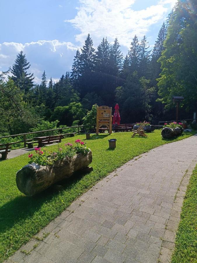 Valvasorjev Dom Pod Stolom Hostel Zirovnica Luaran gambar